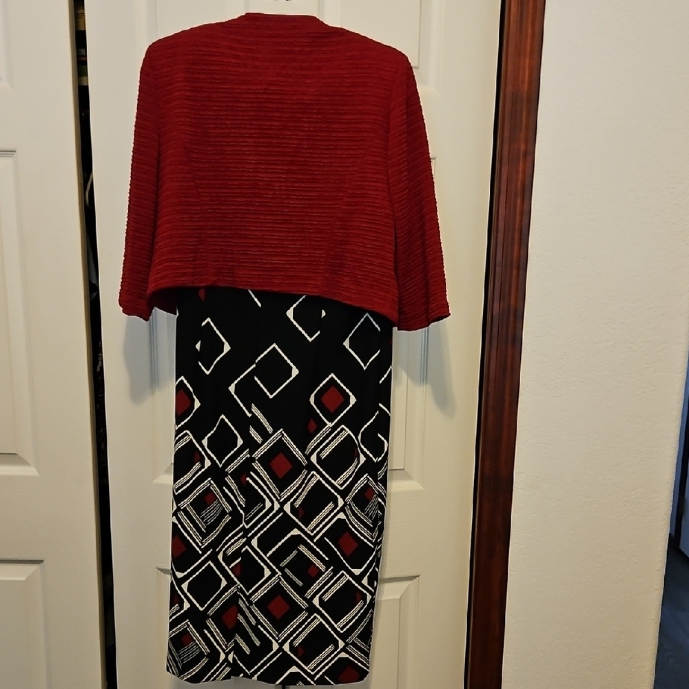 Elegant Red and Black Geometric Dress with Jacket NWOT - Picture 3 of 3